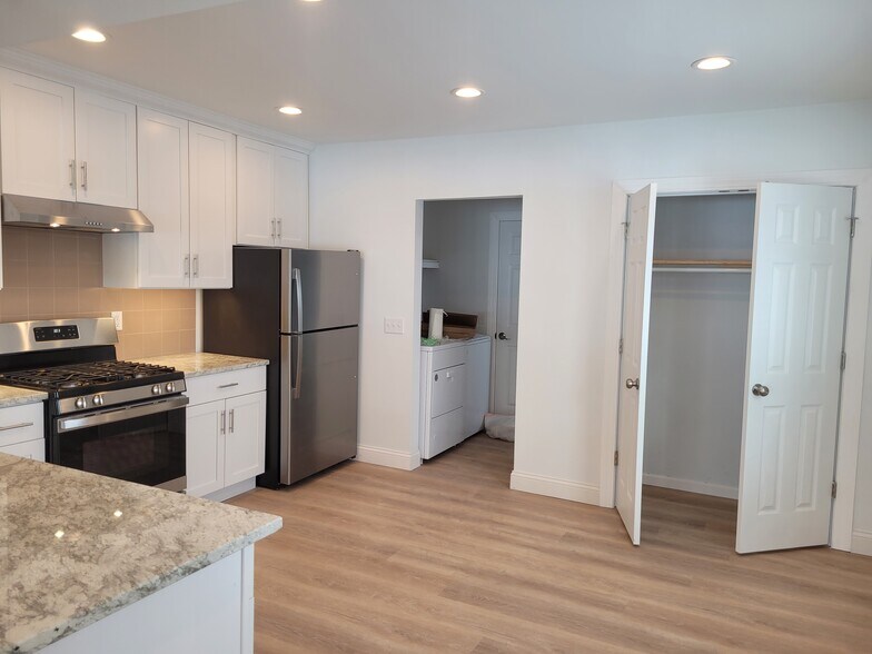 Building Photo - 3082 Norcott Dr