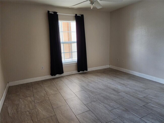 Building Photo - 5455 Vineland Rd