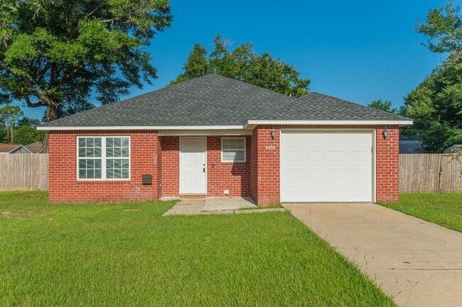Building Photo - North Crestview Home!