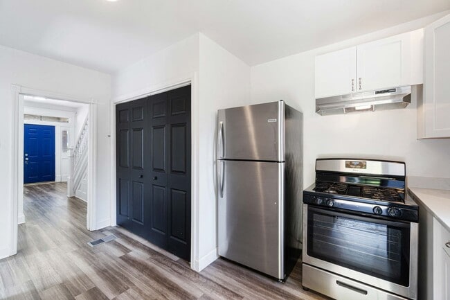 Building Photo - 4 Bed 1 Bath Single Family Home