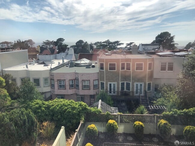 Building Photo - 1537 34th Ave