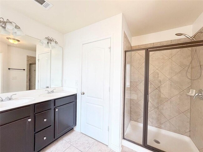 Building Photo - 3712 Brockenhurst Dr