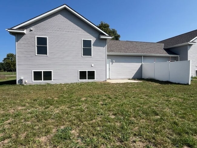 Building Photo - 3212 Babylon Rd