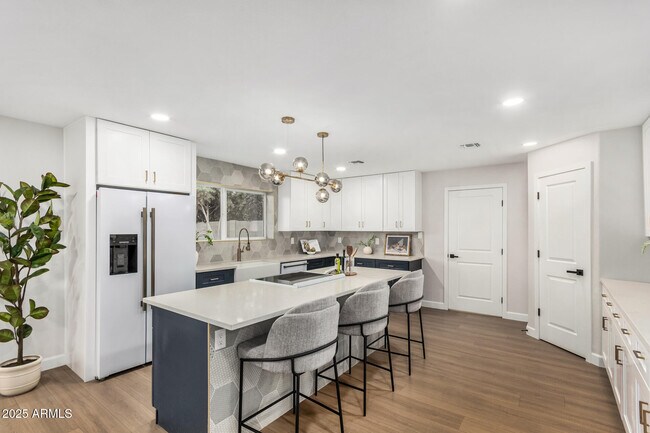 Building Photo - 6413 E Holly St