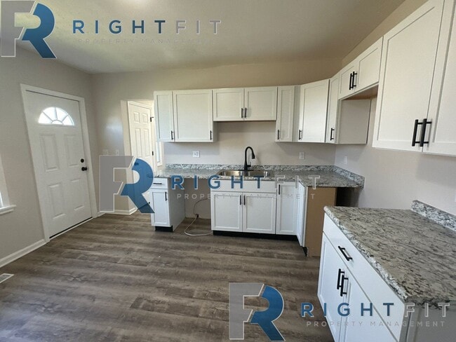 Building Photo - Newly Renovated 2 Bed, 1 Bath in Middletown