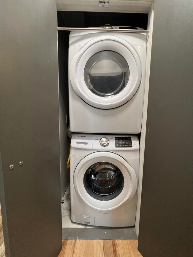 Building Photo - 12 Ivy Pl