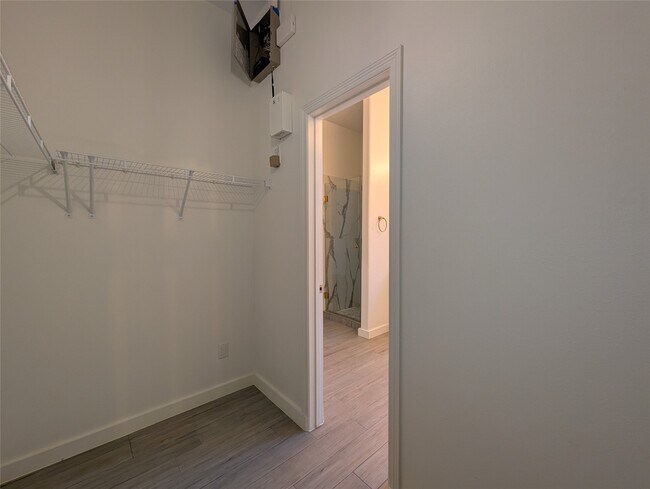 Building Photo - 913 Sweet Pine Dr