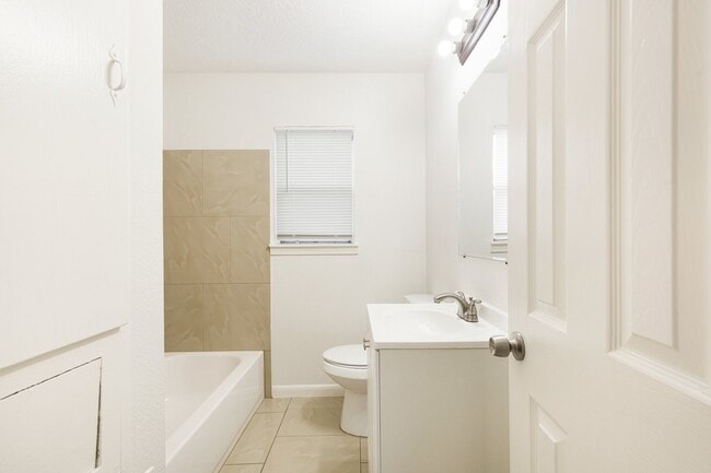 Building Photo - 8451 1/2 Howard Dr