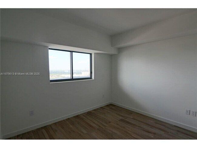 Building Photo - 460 NE 28th St