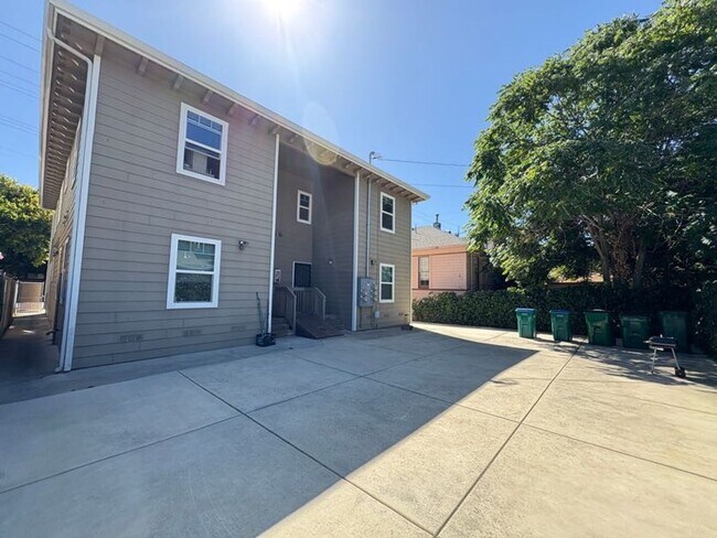 Building Photo - Remodeled Two Bedroom Quadplex Unit