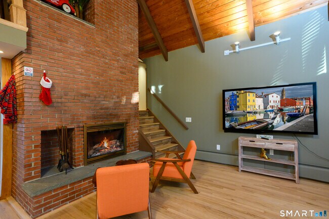 Building Photo - 7 Candleview Dr