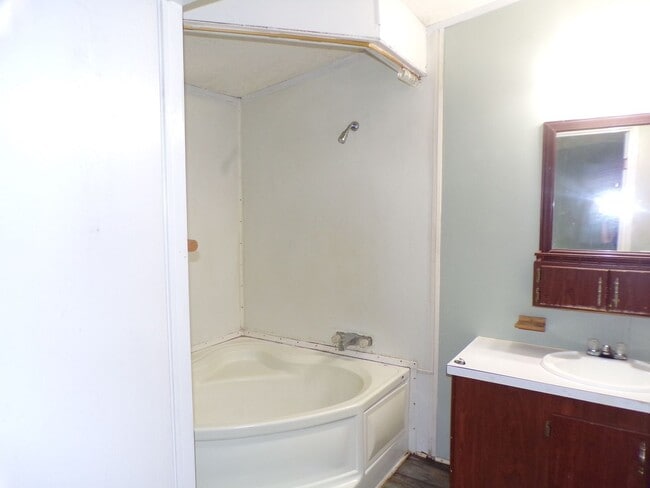 Building Photo - 2255 Fairfax Bypass