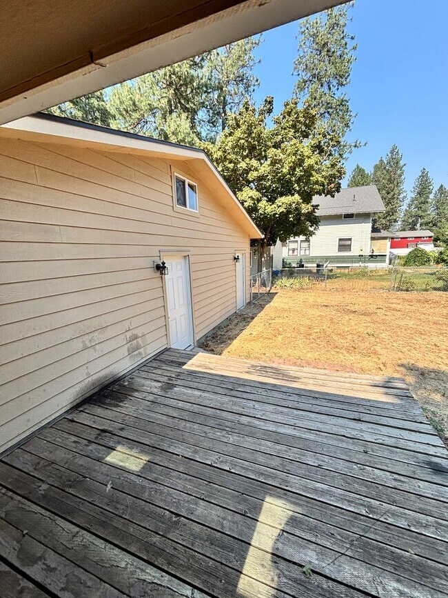 Building Photo - 10708 N Nelson Rd
