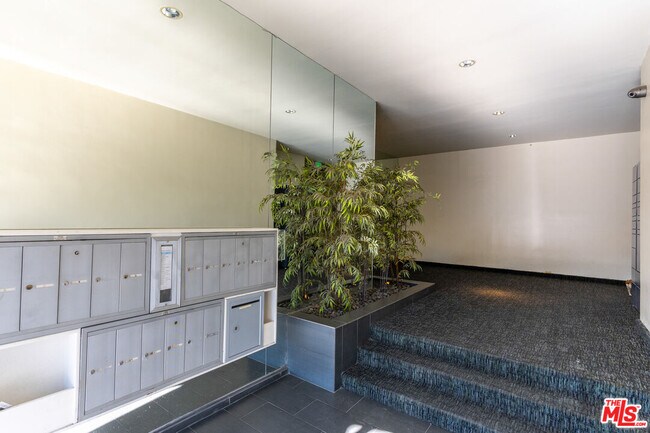 Building Photo - 8401 Fountain Ave