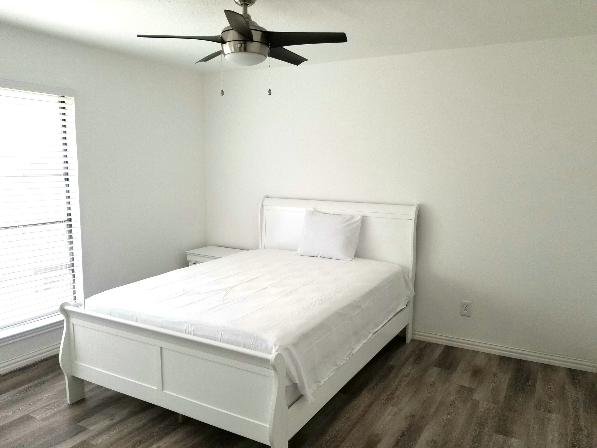 Building Photo - 5750 Phoenix Dr