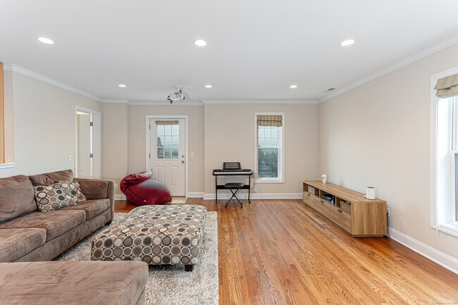 Building Photo - 119 Seaside Ave