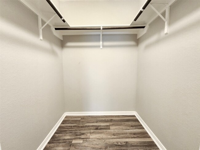 Building Photo - 4407 Greenleaf Dr