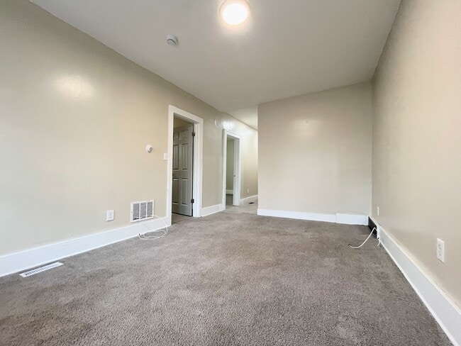 Building Photo - 501 Plymouth Ave