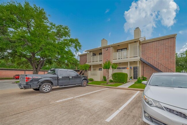 Building Photo - 2121 El Paseo St