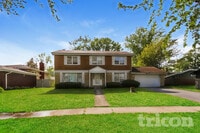 Building Photo - 1020 Maple Rd