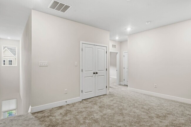 Building Photo - 32066 White Tail Dr