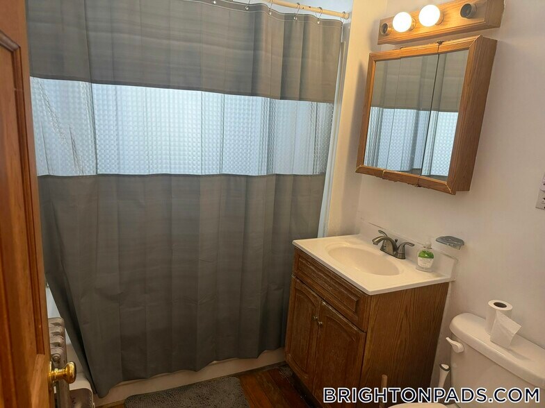 Building Photo - 45 Litchfield St