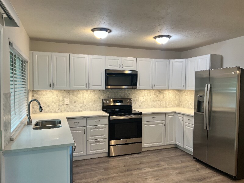 Building Photo - 1405 Meandering Way