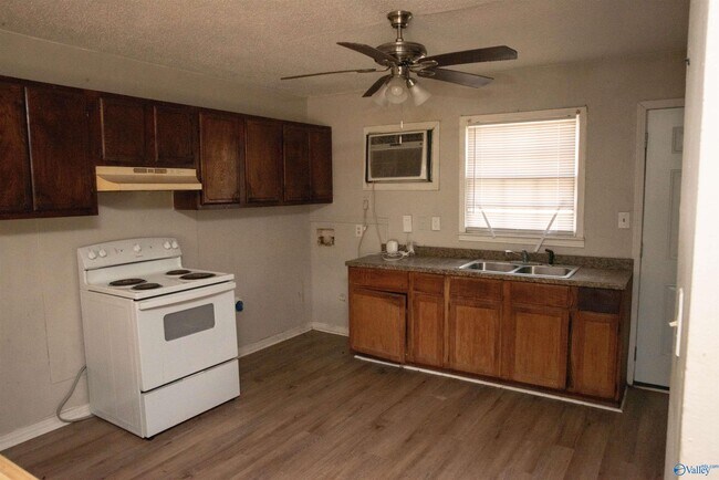 Building Photo - 3227 Clopton St SW