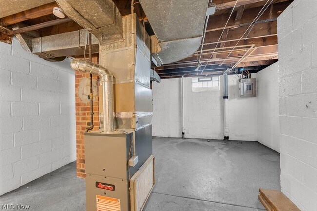 Building Photo - 8008 Pelham Dr