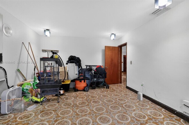 Building Photo - 135 South Dr