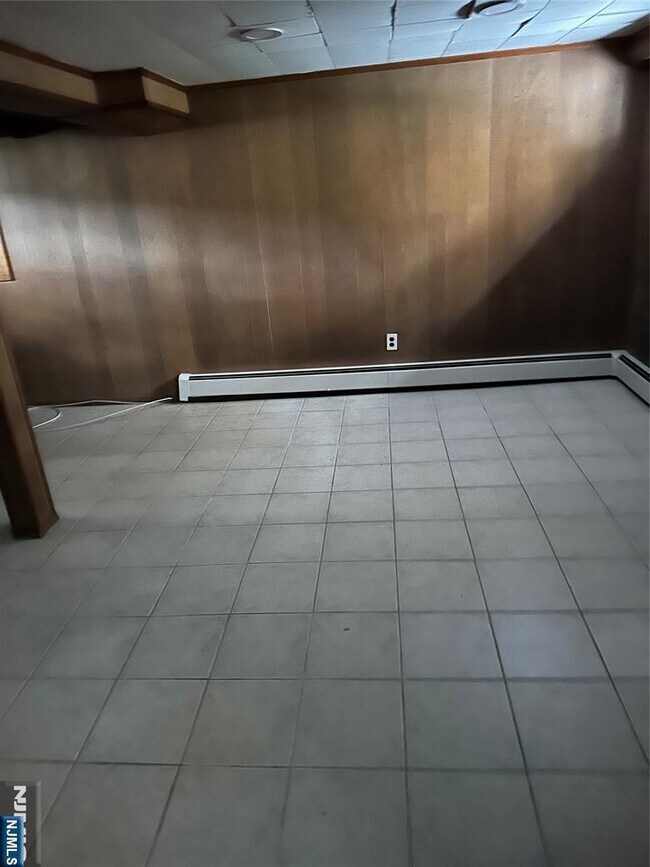 Building Photo - 743 Newcomb Rd