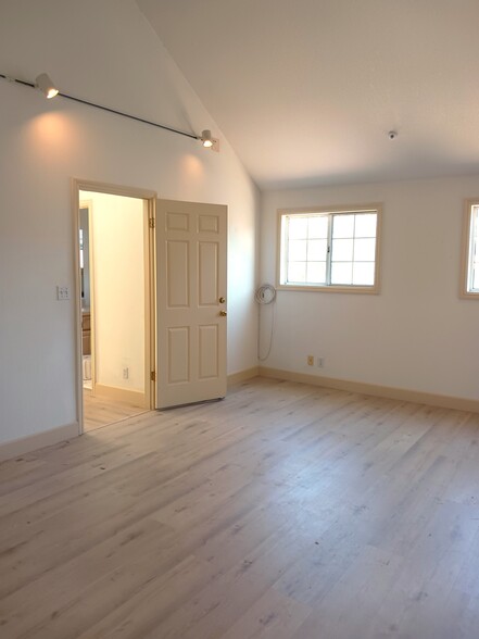 Building Photo - 40 Palm Ave