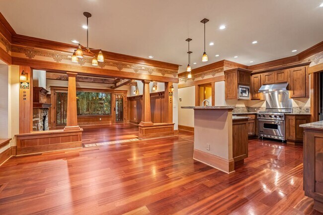 Building Photo - Luxury 3-Bedroom, 2.5-Bath Townhouse Retreat in the Heart of Boise