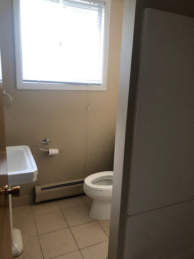 Building Photo - 2 Bedroom 2 Bathroom Apartment