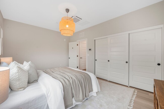 Building Photo - $4595 - Beautiful Corner Unit Condo in New...