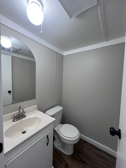 Building Photo - 2409 Swope Rd