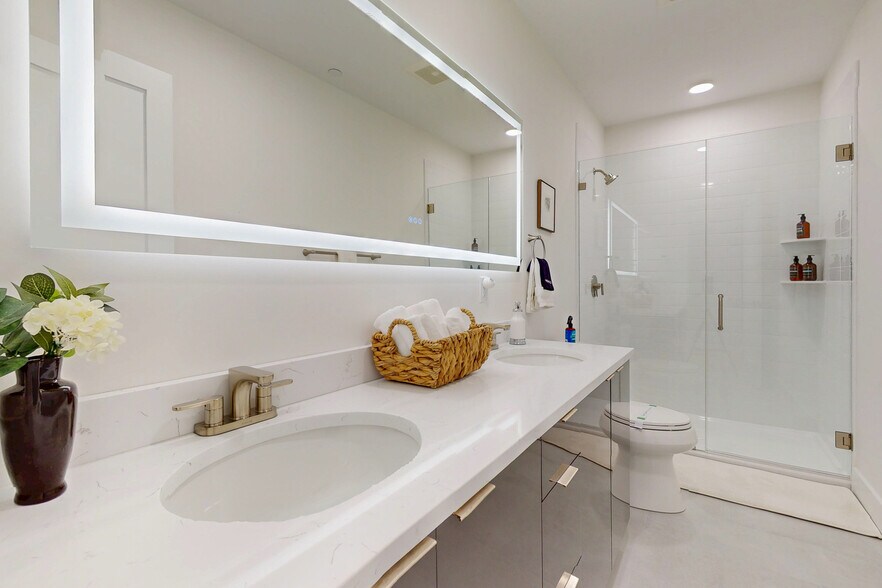 Building Photo - 38 Hichborn St