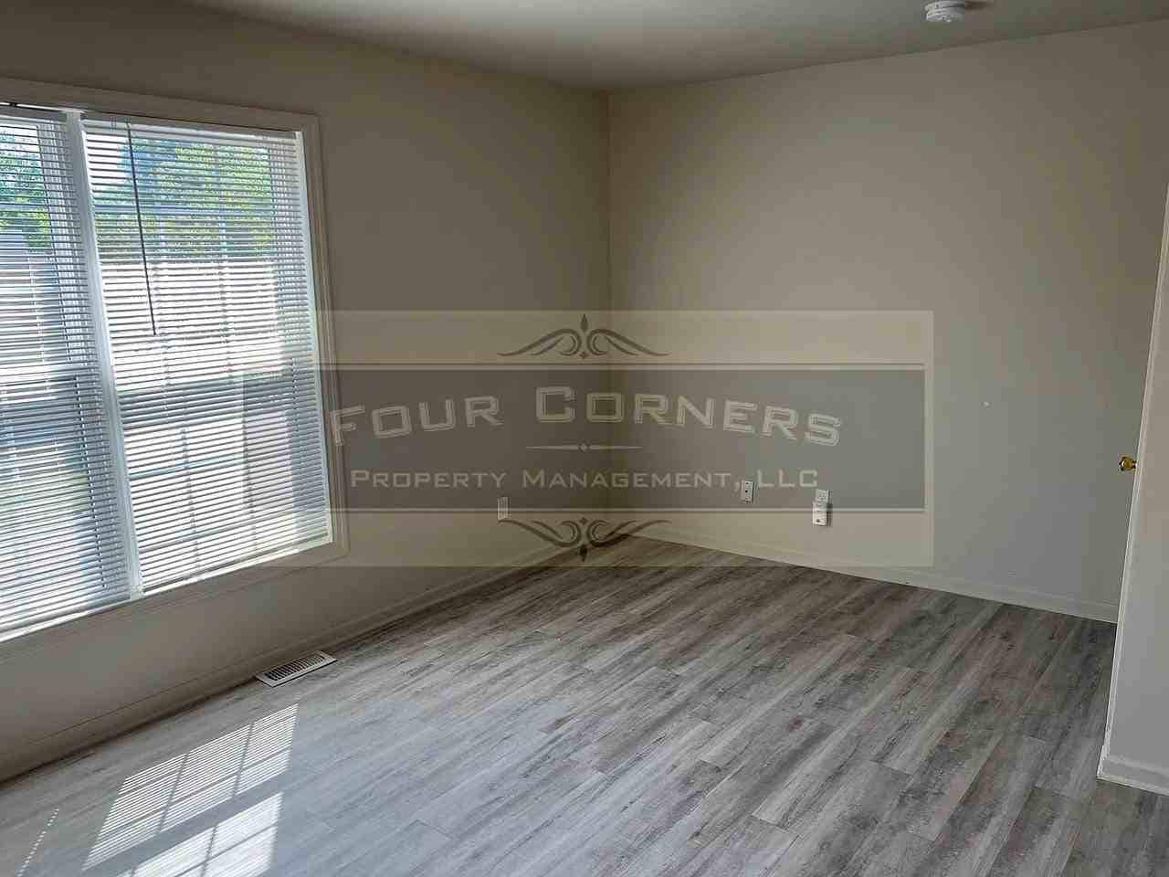 Building Photo - Room in Condo on Beck St