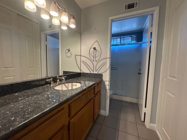 Building Photo - Stunning 2 Bedroom in the Heart of Ontario