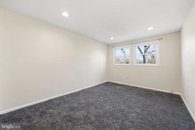 Building Photo - 10 Raleigh Pl