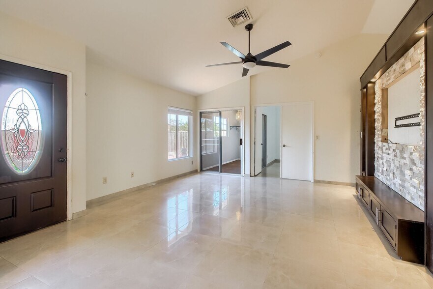 Building Photo - 18202 N 19th St