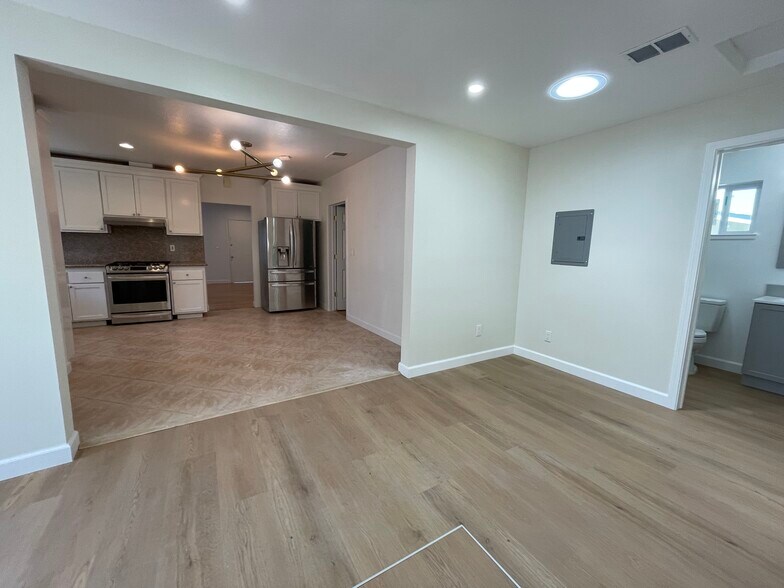 Building Photo - 320 N 18th St