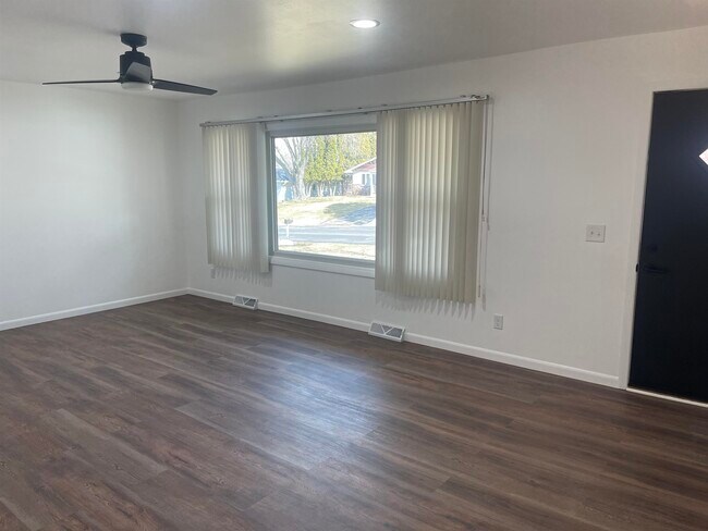 Building Photo - 2727 Florann Dr