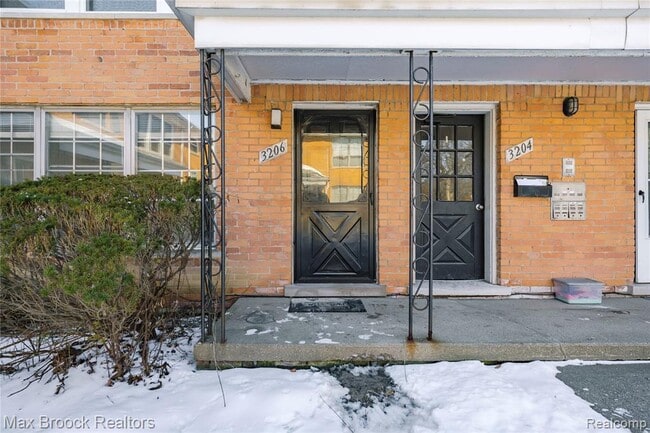 Building Photo - 3206 Shenandoah Dr