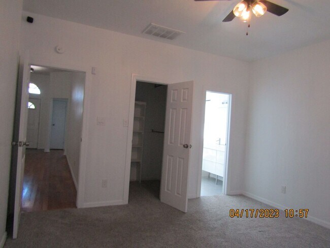 Building Photo - 4104 SW Wendy Dr