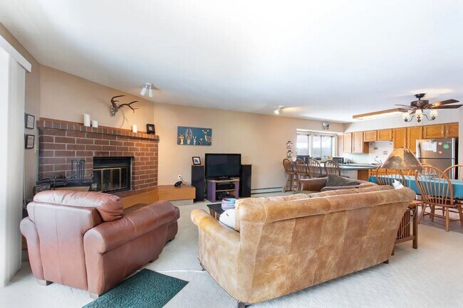 Building Photo - 716 Lagoon Dr