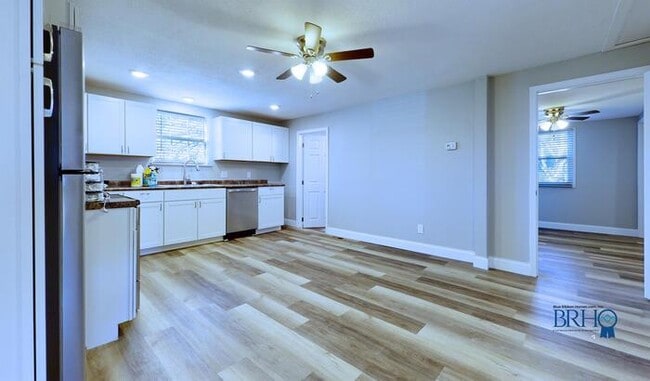 Building Photo - 1311 W Baxter Ave