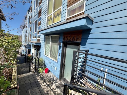 Building Photo - Upscale 3-level Modern Townhome in desired Delridge Neighborhood! Available Now!