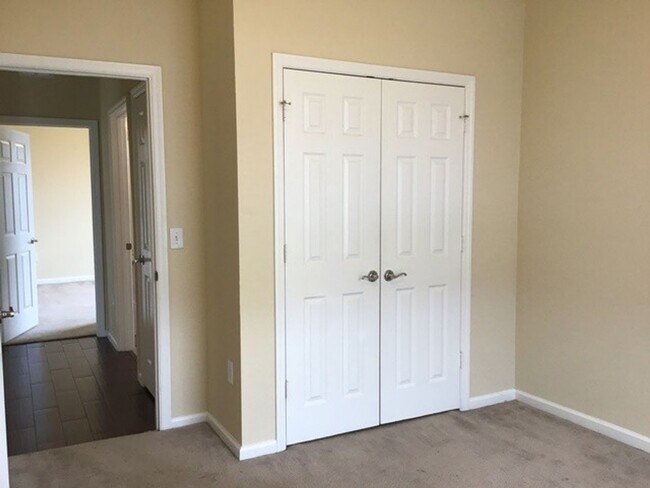 Building Photo - 6240 Contessa Dr