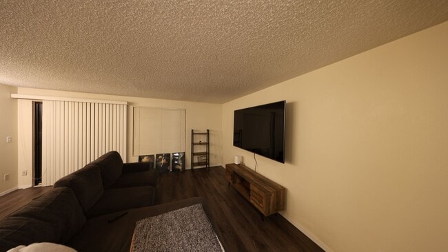 Building Photo - 2 Bed 2.5 Bath - Excellent Condition - Pet Friendly - NAS Whidbey